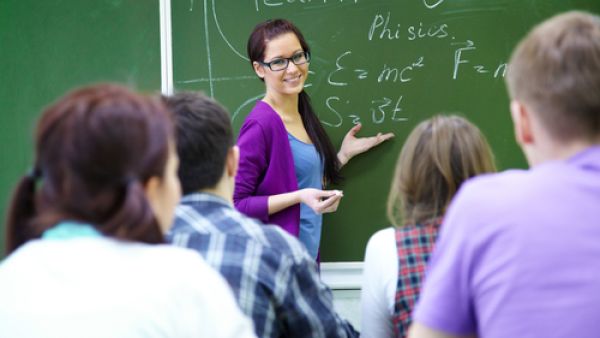 استخدم أسلوب "سوف نسأل بعد قليل " ذلك سيجعل الطلبة أكثر انتباهاً

