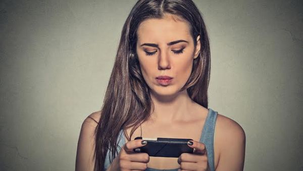  استخدام الهواتف الذكية بشكل مفرط للغاية يؤدي إلى زيادة نسبة التوتر 