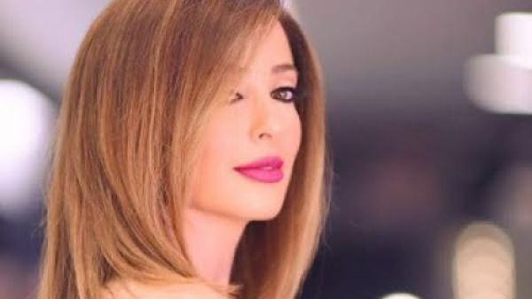 وفاء الكيلاني بإطلالة تخطف الأنظار في "تخاريف" 