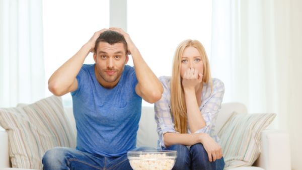 إذا خسر الفريق الذي يشجعه زوجكِ المباراة فعليكِ أن تحاولي إخراجه من المنزل