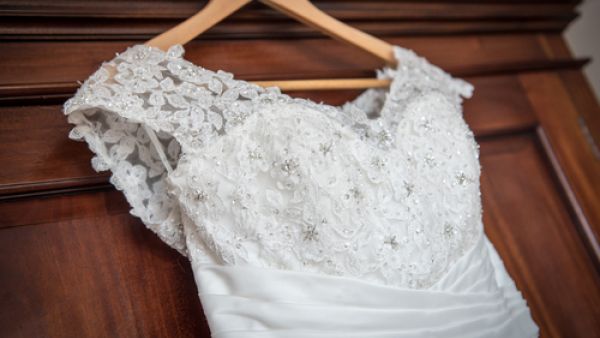 يجب أن يبرز الفستان أنحف موضع بالجسم
