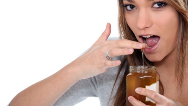 المداومة على تناول ملعقة من العسل

