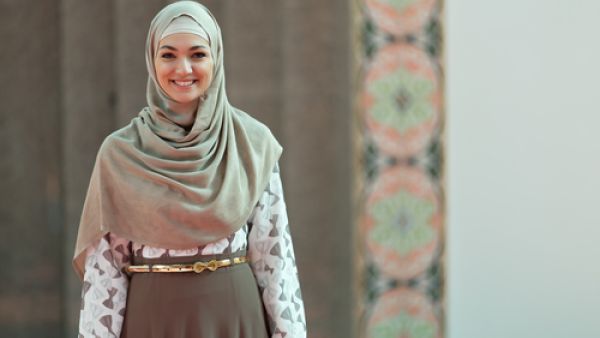 الحيض هو أمر فرضه الله سبحانه وتعالى على بنات آدم، كم في حديث السيدة