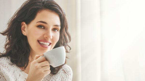 شرب فنجانين من القهوة يومياً يزيد مستوى هرمون الإستروجين عند النساء


