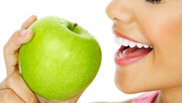 يعتبر التفاح من أفضل الفواكه والخضار لتسمين الوجه