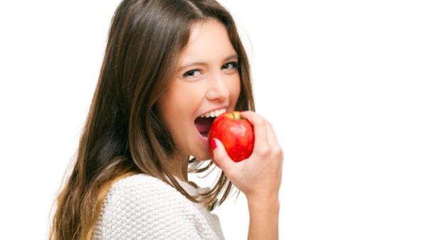 التفّاح يخفّض الضغط، لذا فهو ممتاز لمكافحة ارتفاع ضغط الدم
