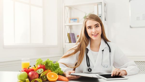 تناول الفواكه بالطريقة الصحيحة ستملك طول العمر الصحة والطاقة

