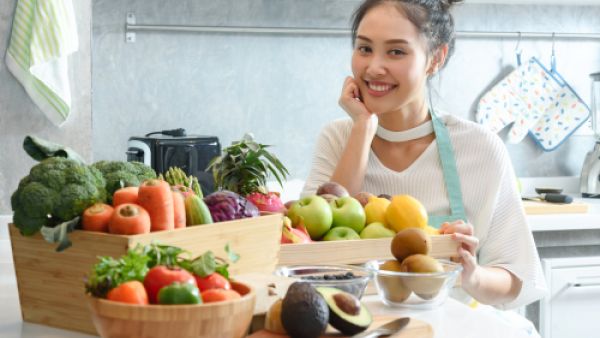 على المرأة تناول الخضراوات والفواكه بكثرة