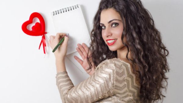 رسائل ومسجات حب لتهنئة الأحباب على الواتسآب في عيد الحب
