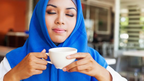 القهوة تؤثر بشكل غير مباشر في كمية السوائل التي يحتاجها جسم الإنسان