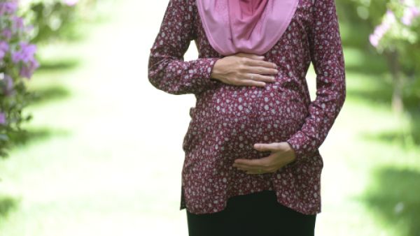 الصوم يحسّنُ الحالة النفسية للحامل
