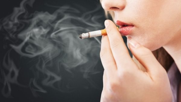 التدخين بعد الإفطار مباشرة في رمضان يؤدي إلى اضطرابات في النوم

