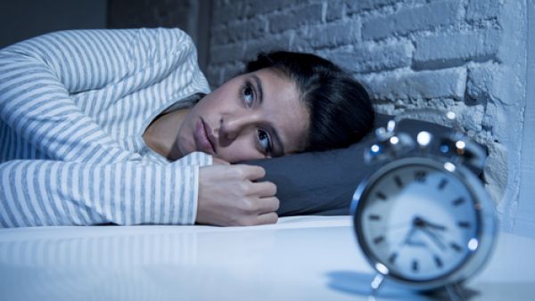 لعلاج الأرق بعد رمضان والعيد ترتيب جدول النوم وذلك بتقليل تناول المنبهات 