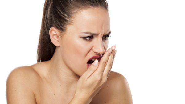 يجب فرش الأسنان الخاصة بك - واللسان - مرتين في اليوم 