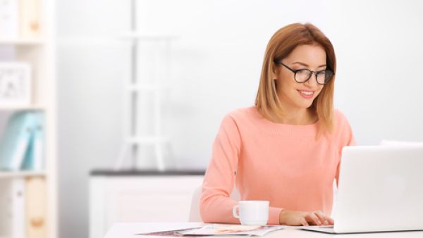 الجلوس في العمل لساعات طويلة تعرضك لمشاكل صحية كثيرة

