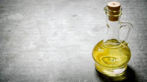 زيت الزيتون من أهم المواد الغذائية وذلك لاحتوائه على الدهون الأحادية غير المشبعة
