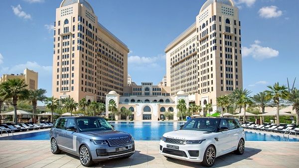 The new Range Rover has been enhanced with further technologies for greater comfort and convenience. The new Range Rover has been enhanced with further technologies for greater comfort and convenience.