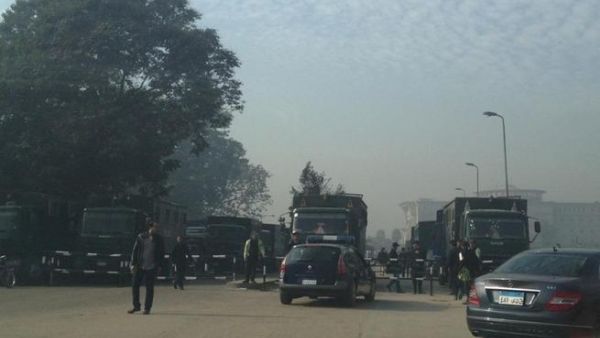 Police surrounding the Supreme Court (Twitter)