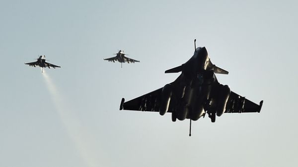 French Rafale fighter jets return after air strikes against Daesh. (AFP/Anne-Christine Poujoulat) 