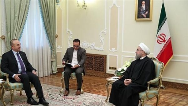 Iran’s President Hassan Rouhani (R) meets with visiting Turkish Foreign Minister Mevlut Cavusoglu in Tehran, November 26, 2016. (AFP/File)