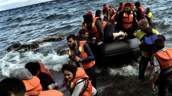 Refugees land on the Greek island of Lesbos after crossing the Aegean sea from Turkey, on September 30, 2015. (AFP/File)