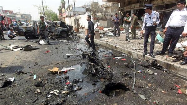 Iraqi security forces inspect the scene of a car bomb blast in the Iraqi capital, Baghdad, on May 9, 2015. (AFP/File) 