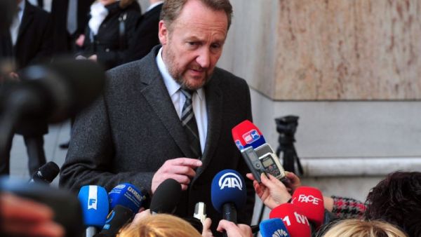 Bosnian Muslim political leader Bakir Izetbegovic speaks to journalists in Sarajevo, on January 17, 2016. (AFP/File)