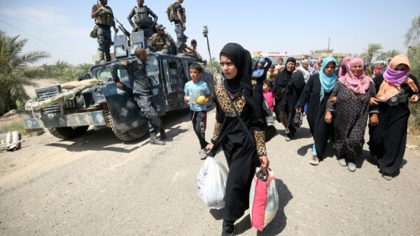 Despite plans before the operation for safe corridors, few civilians have managed to flee the Fallujah battle in recent days. (AFP/Ahmad al-Rubaye)