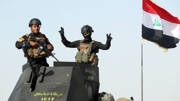 Iraqi forces celebrate as they enter Fallujah. (AFP/Ahmad Al-Rubaye)