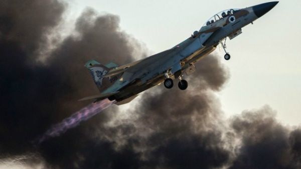 An Israeli F-15 jet fighter takes off from the Negev desert in December 2015. (AFP/Jack Guez) 
