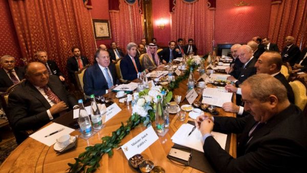 Officials from the US, Russia, Syria, Egypt, Qatar, Iraq, Iran, Turkey, Jordan and the UN gather to speak during a meeting to revive a ceasefire in Syria, in Lausanne, on October 15, 2016. (AFP/Jean-Christophe Bott)