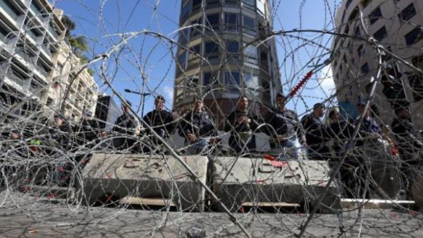 Barb-wires surrounding Nejmeh square, in downtown Beirut, where the parliament discussions are being held. (File photo)