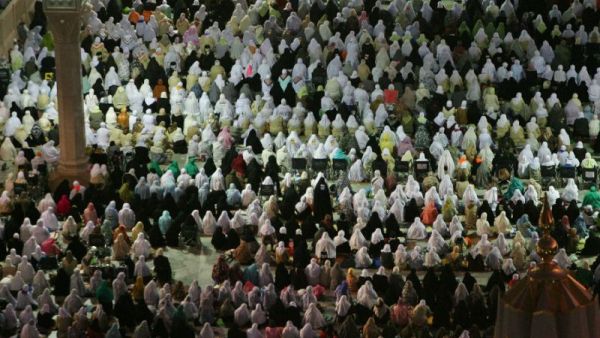 Millions of Muslims visit Saudi Arabia each year for the year-round umra minor pilgrimage. (AFP/File)