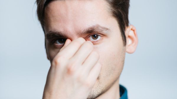 من أعراض لحمية الأنف سيلان الأنف باستمرار
