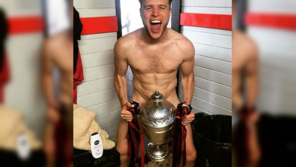 Ooh-la-la! Olly Murs left fans amazed at his physique as he went nude for a daring Instagram snap on Saturday afternoon (Source: Olly Murs - Instagram)