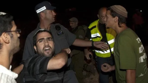 مستوطنون في الضفة الغربية يمارسون إرهابهم ضد الفلسطينيين