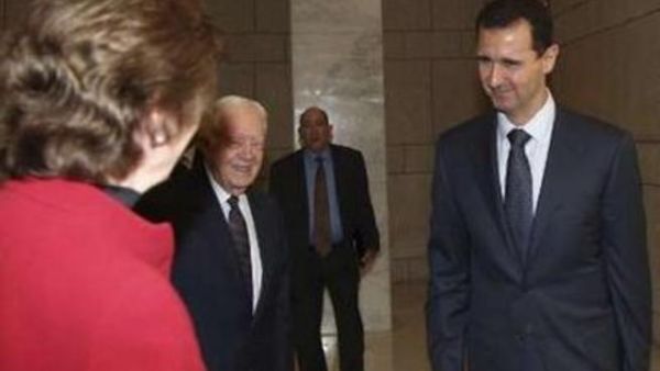 الاسد مستقبلا وفد مجموعة الحكماء