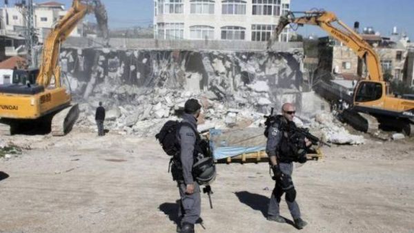 هدم عمارة سكنية فلسطينية 