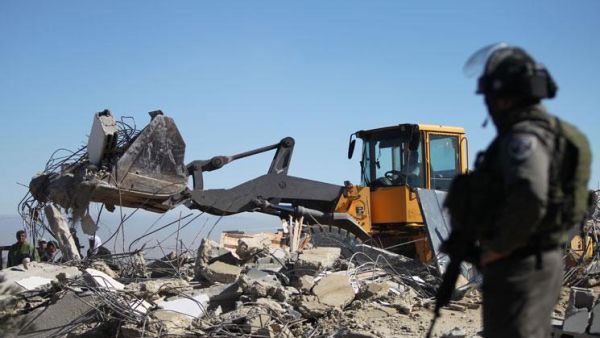 "جرافة" اسرائيلية تهدم مسكنا للفلسطينيين في القدس المحتلة