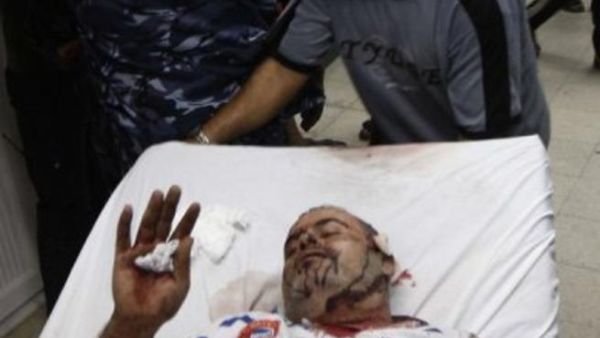 نقل فلسطيني جريح الى مستشفى الاقصى 