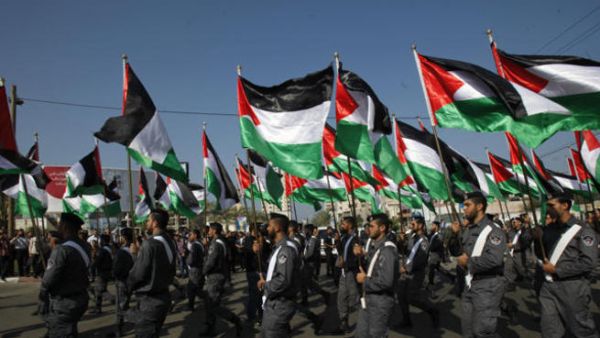 عروض عسكرية في ذكرى الحرب الاسرائيلية على غزة