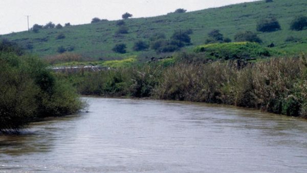اسرائيل تستغل بشكل ممنهج موارد المياه في غور الاردن بالضفة الغربية المحتلة لمصلحة المستوطنين