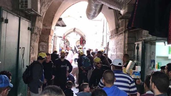 الفلسطيني طعن شابين يهوديين، حالتهما طفيفة