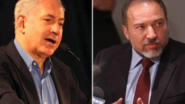 ليبرمان (يمين) ورئيس الوزراء الاسرائيلي بنيامين نتانياهو