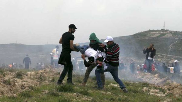 مواجهات خلال إحياء يوم الأرض في قرية مادما جنوب مدينة نابلس