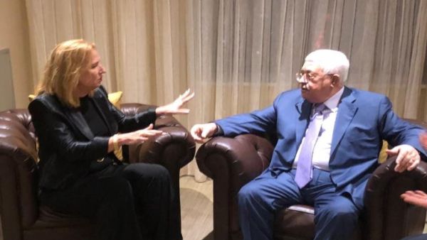 رئيسة المعارضة الإسرائيلية تسيبي ليفني والرئيس الفلسطيني محمود عباس