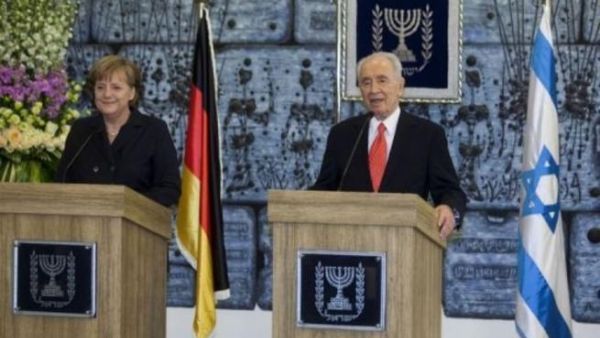 ميركل وبيريز خلال المؤتمر الصحفي