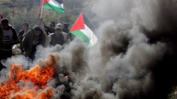 Palestinians protest