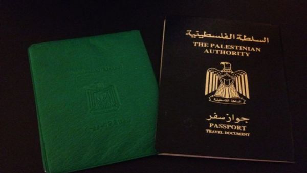 يشترط حصول أي فلسطيني على بطاقة هوية رسمية موافقة مسبقة من إسرائيل