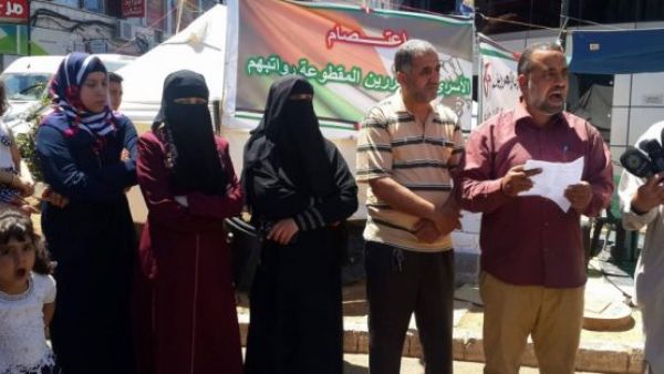 الحكومة الفلسطينية تقطع رواتب عشرات الأسرى المحررين والمعتقلين في السجون الإسرائيلية